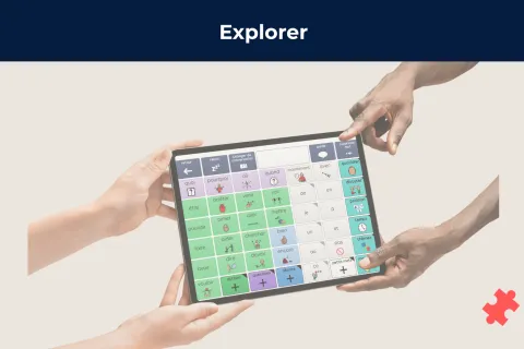 4 mains tenant une tablette allumée sur Grid 3